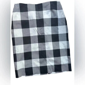 Talbots Size 4 NWT Pencil Skirt Back Zipper And Back Middle Slit Lined.